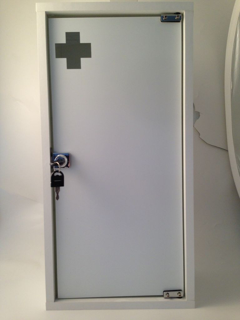 Medikamentenschrank mit Milchglastür, versperrbar, leer